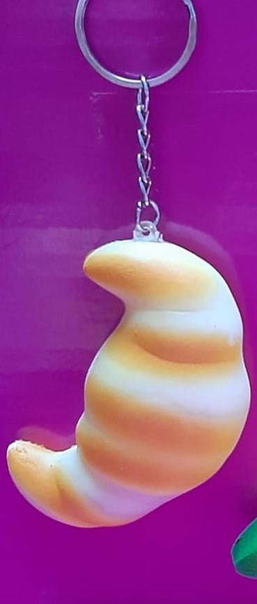 LLAVERO SQUISHY MEDIALUNA