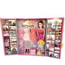 MUÑECA CON ROPA Y ACCESORIOS