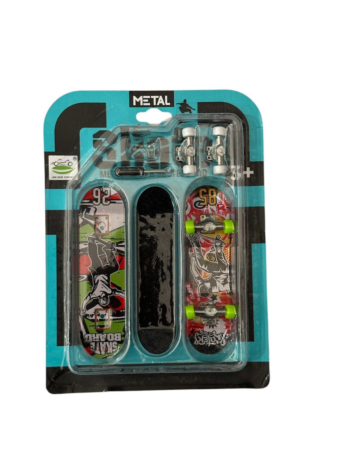 MINI SKATE CON ACCESORIOS EN BLISTER