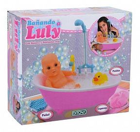 BAÑANDO A LULY